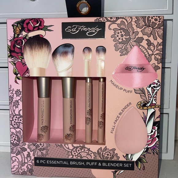 Ed Hardy Other - NWT Ed Hardy Pink 6-Piece Makeup Brush, Puff & Blender Set